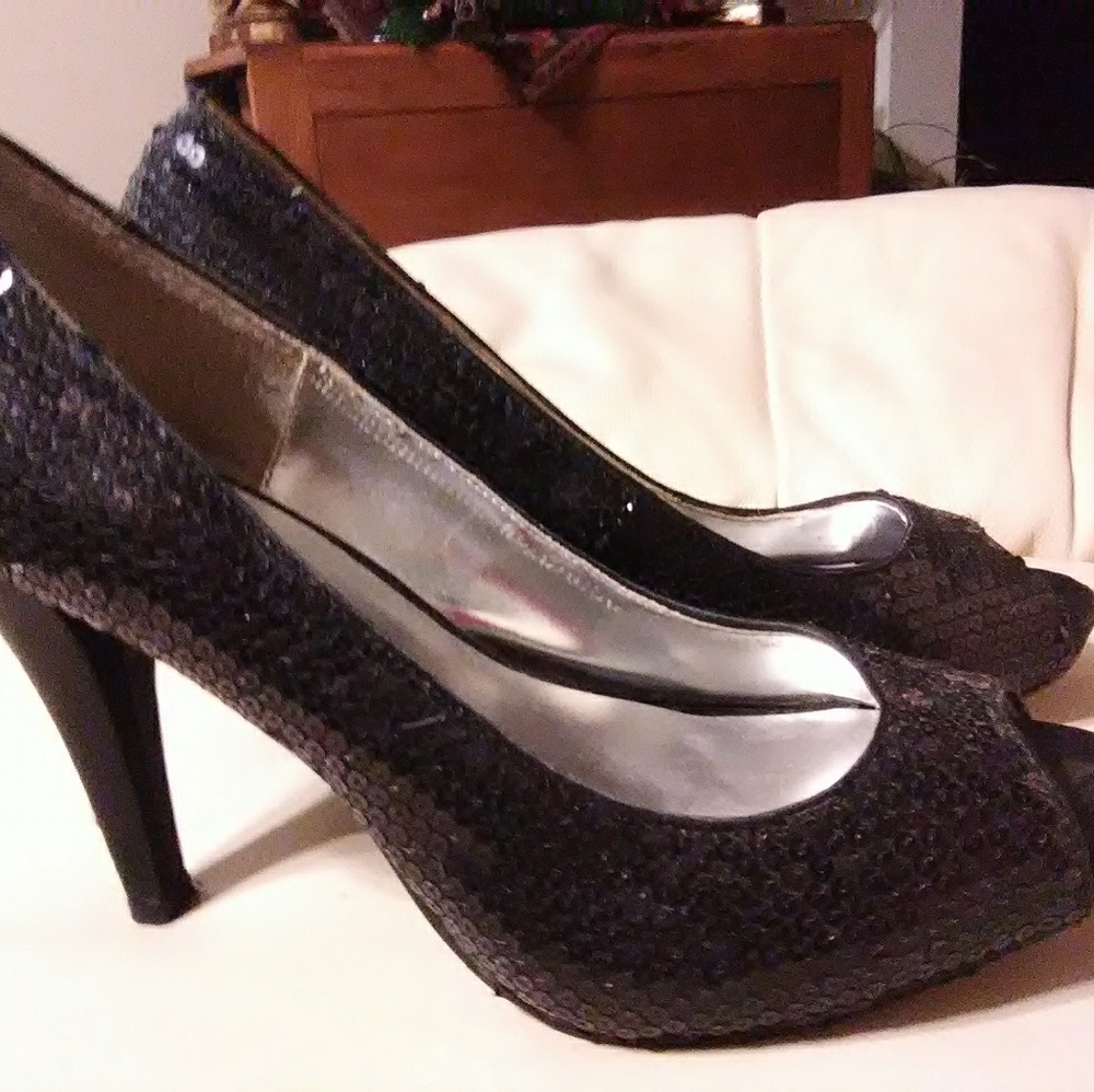 2/$25 👠🖤 Black sequin high heels